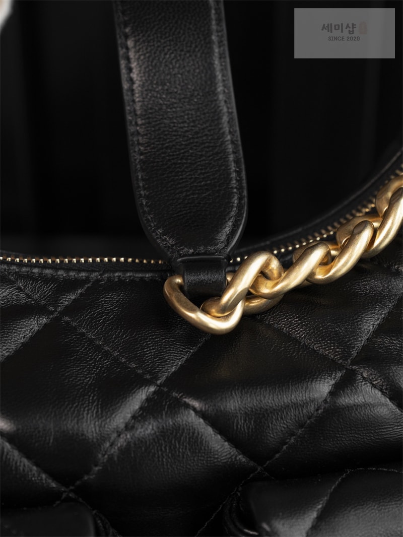 C H A N E L 샤넬 25c 크루즈 호보 백 맥시 골드메탈 블랙 블랙 Bag 1번 이미지