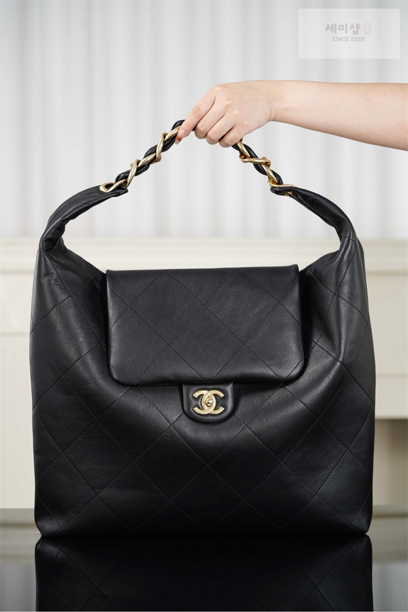 C H A N E L 샤넬 25k 맥시 호보 백 골드 메탈 블랙 블랙 Bag 16번 이미지