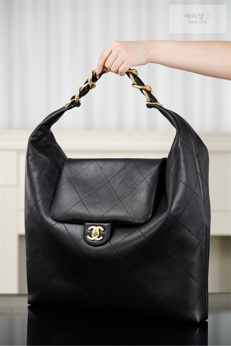 C H A N E L 샤넬 25k 맥시 호보 백 골드 메탈 블랙 블랙 Bag 3번 이미지