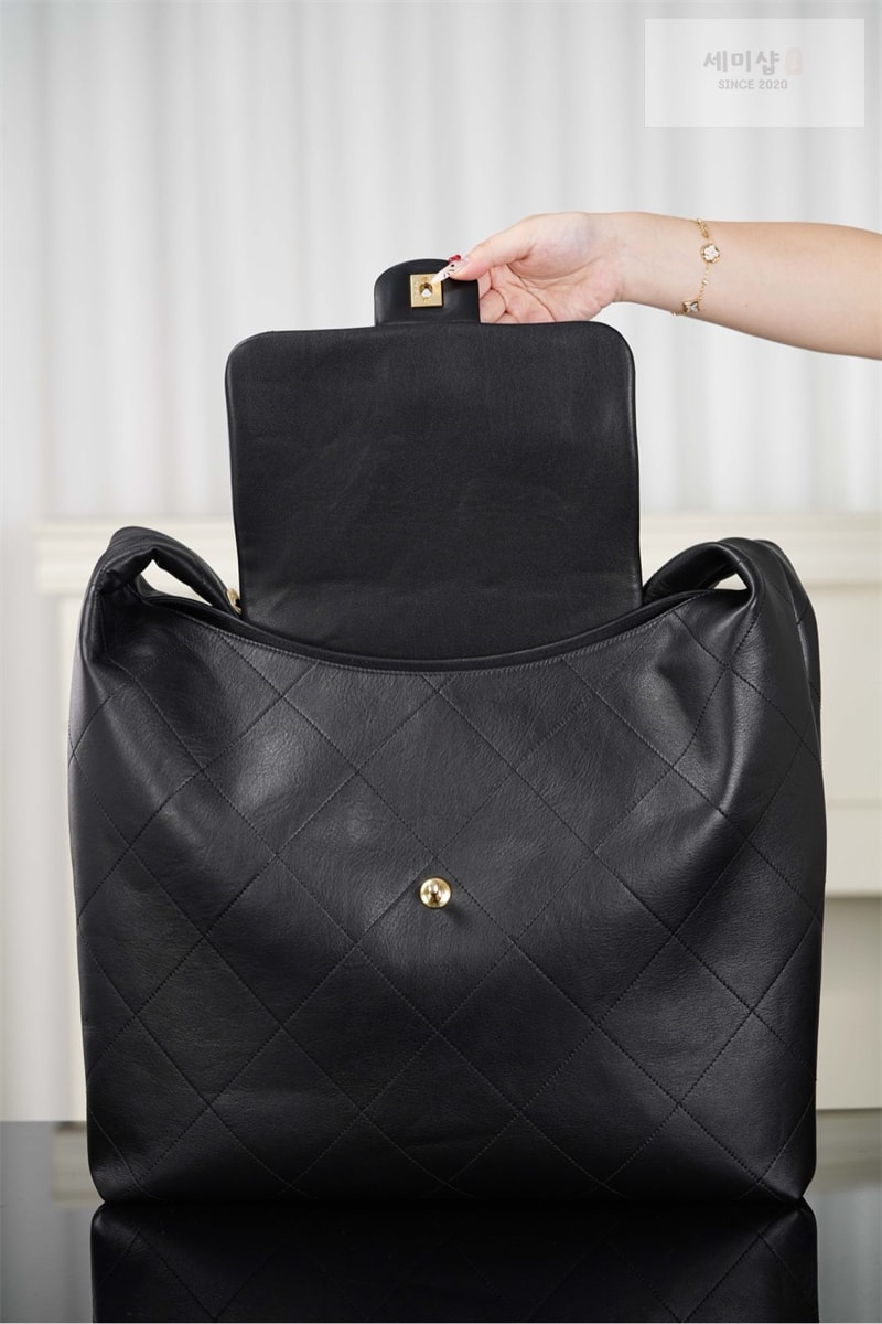C H A N E L 샤넬 25k 맥시 호보 백 골드 메탈 블랙 블랙 Bag 17번 이미지