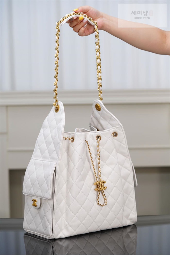 C H A N E L 샤넬 25s 골드 메탈 미디엄 호보 백 화이트 Bag 13번 이미지