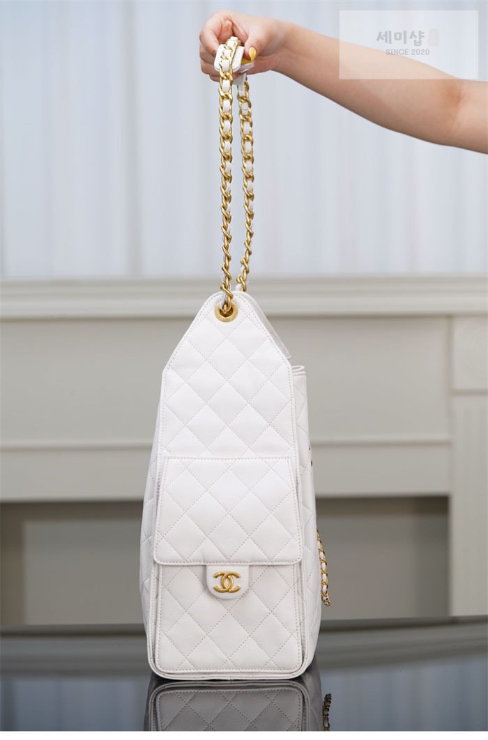 C H A N E L 샤넬 25s 골드 메탈 미디엄 호보 백 화이트 Bag 4번 이미지
