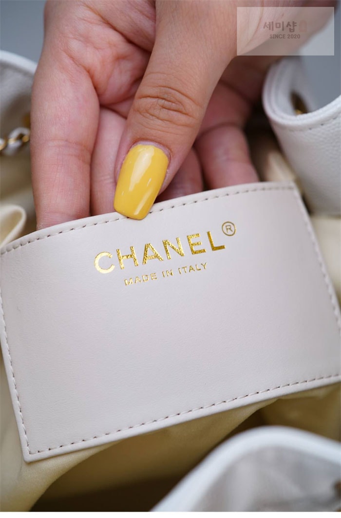 C H A N E L 샤넬 25s 골드 메탈 미디엄 호보 백 화이트 Bag 19번 이미지
