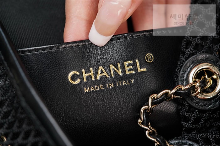 C H A N E L 샤넬 25ss 메쉬 샤이니 램스킨 골드 메탈 백팩 블랙 Bag 15번 이미지