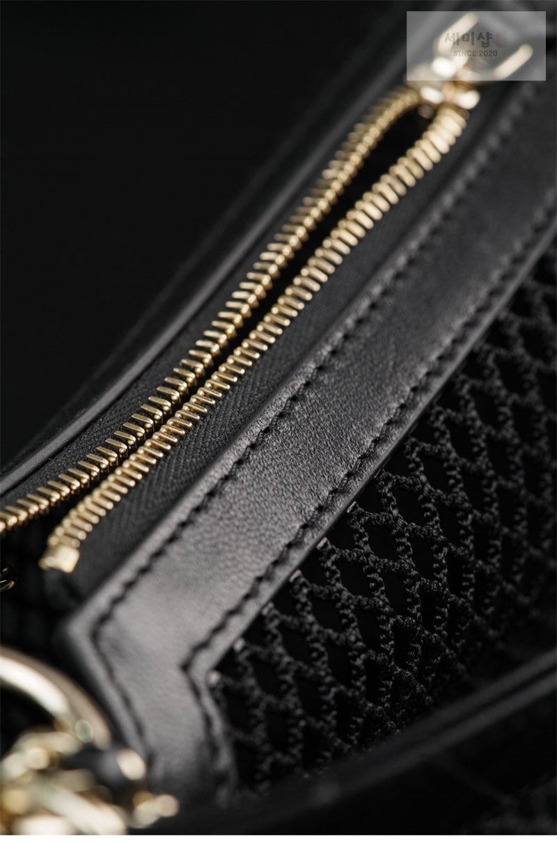 C H A N E L 샤넬 25ss 메시 골드메탈 체인 미니 백 블랙 Bag 18번 이미지