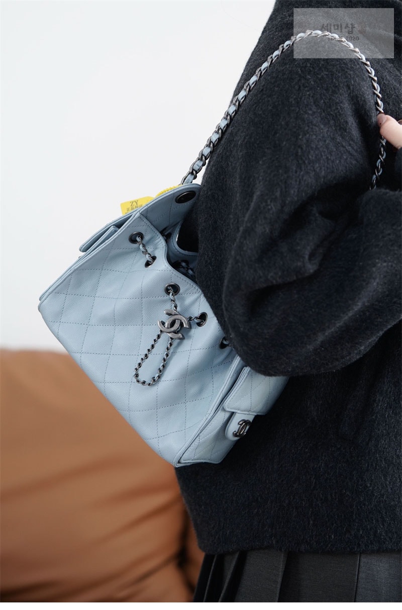 샤넬 샤넬 26C 25 미니 호보 백 그레인드 카프스킨 골드 메탈 라이트 블루 Bag 1번 이미지