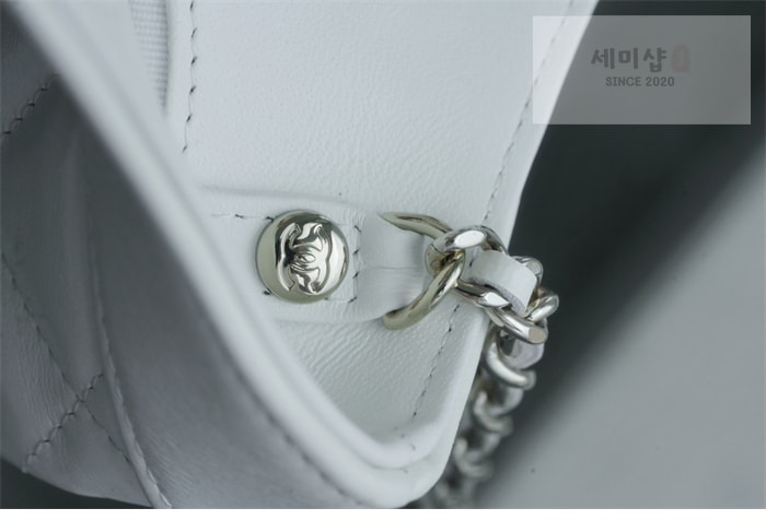 C H A N E L 샤넬 31 나노 숄더 핸드백 화이트 Bag 5번 이미지