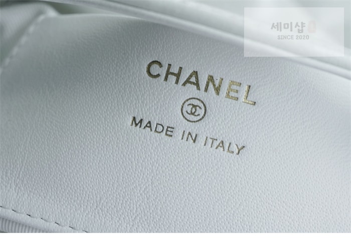 C H A N E L 샤넬 31 나노 숄더 핸드백 화이트 Bag 18번 이미지
