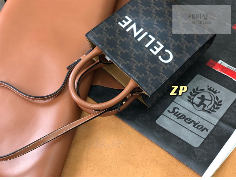 셀린느 셀린느 미니 버티컬 카바스 토트백 트리옹프 캔버스 194372 탄 Bag 16번 이미지