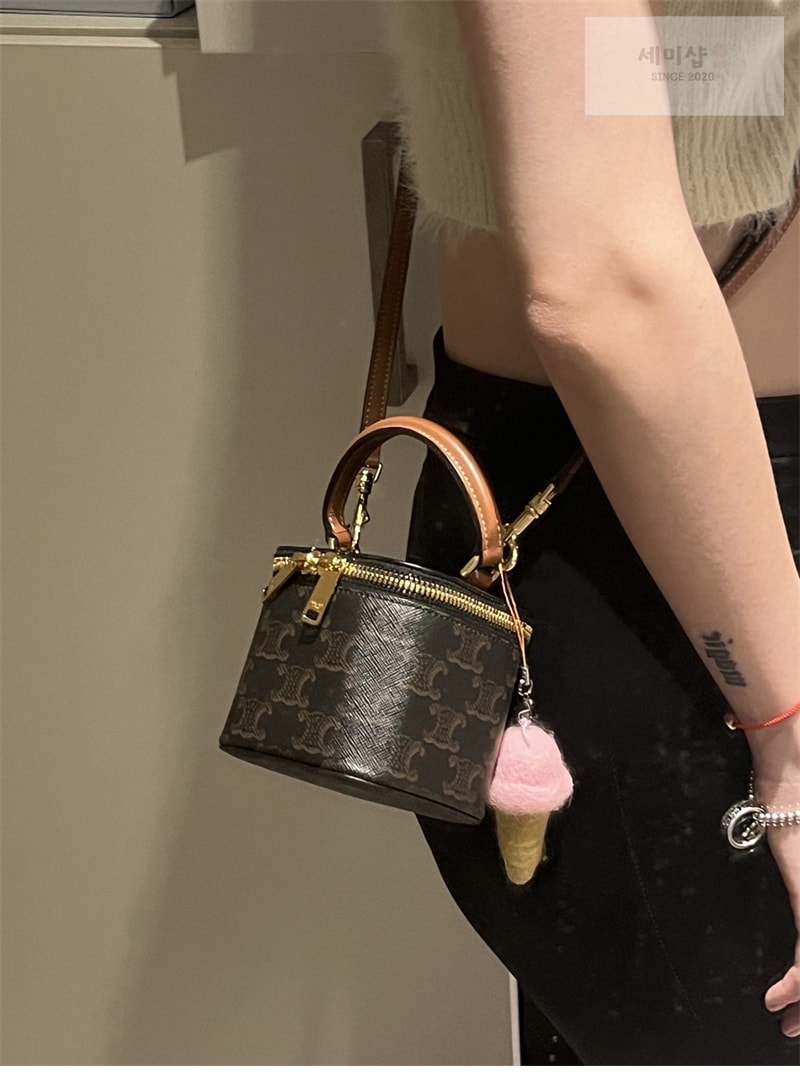 C E L I N E 셀린느 미니 베니티 백 트리옹프 캔버스 탄 10J762 Bag 2번 이미지