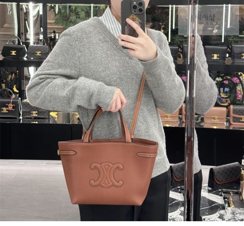 C E L I N E 셀린느 미디엄 트리옹프 아나이스 카바스백 그레인 카프스킨 116853 블랙 Bag 1번 이미지