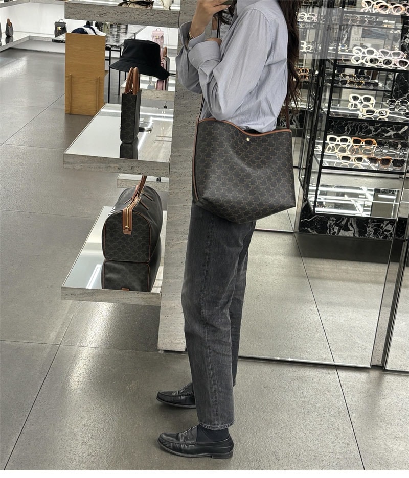 C E L I N E 셀린느 소프트 쇼퍼백 트리옹프 캔버스 탄 123912 Bag 3번 이미지