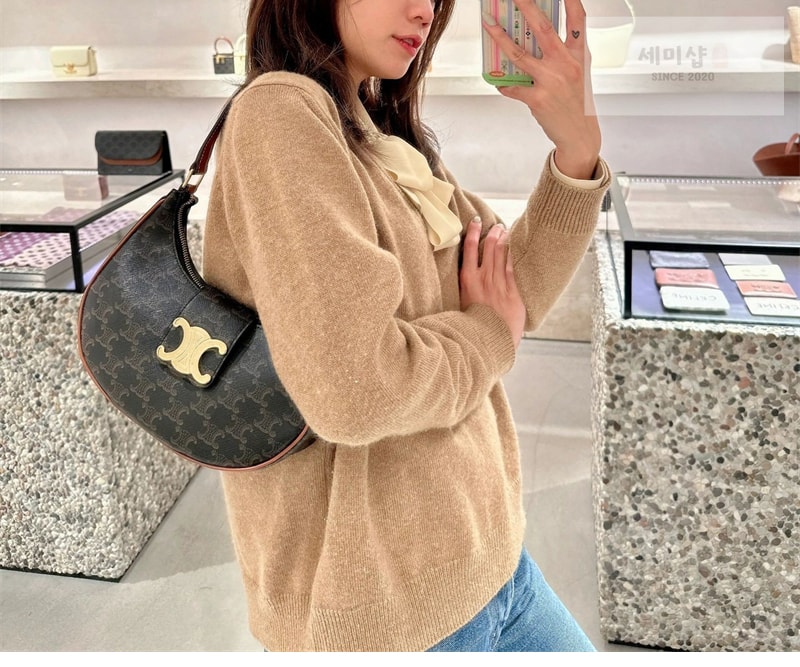 C E L I N E 셀린느 아바 숄더 백 트리옹프 캔버스 114492 Bag 2번 이미지