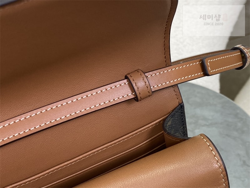 셀린느 셀린느 월렛 온 스트랩 크로스백 트리옹프 캔버스 10D852 Bag 17번 이미지