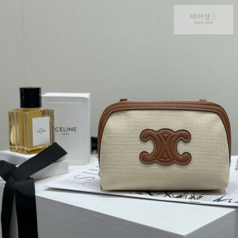 C E L I N E 셀린느 체인 클러치 미니 크로스백 퀴르 트리옹프 10E382 Bag 2번 이미지