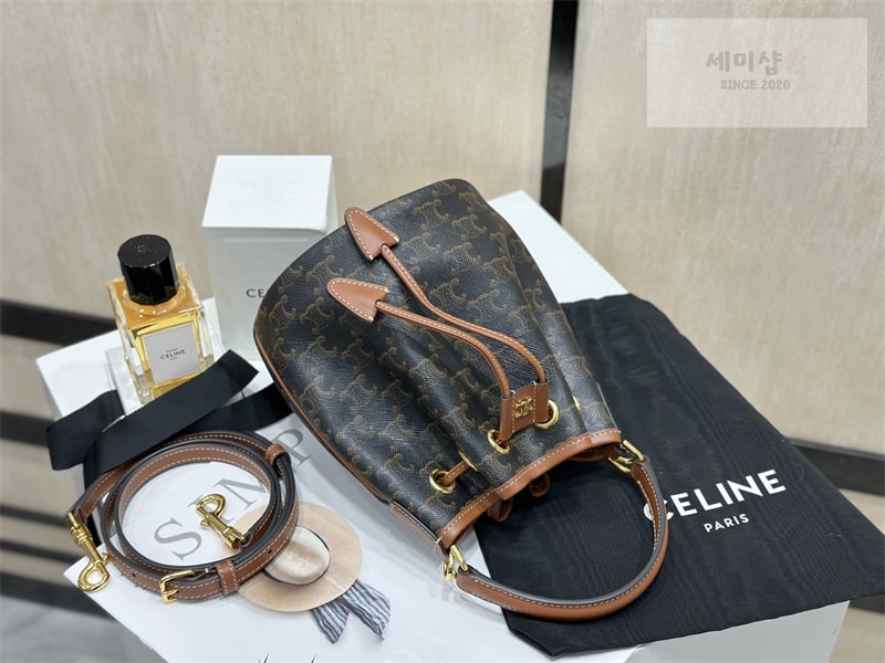 셀린느 셀린느 틴 클라라 백 트리옹프 캔버스 121672 Bag 18번 이미지