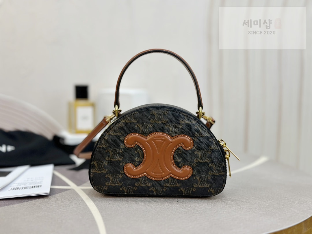 C E L I N E 셀린느 하프문 케이스 트리오페 캔버스 Bag 1번 이미지