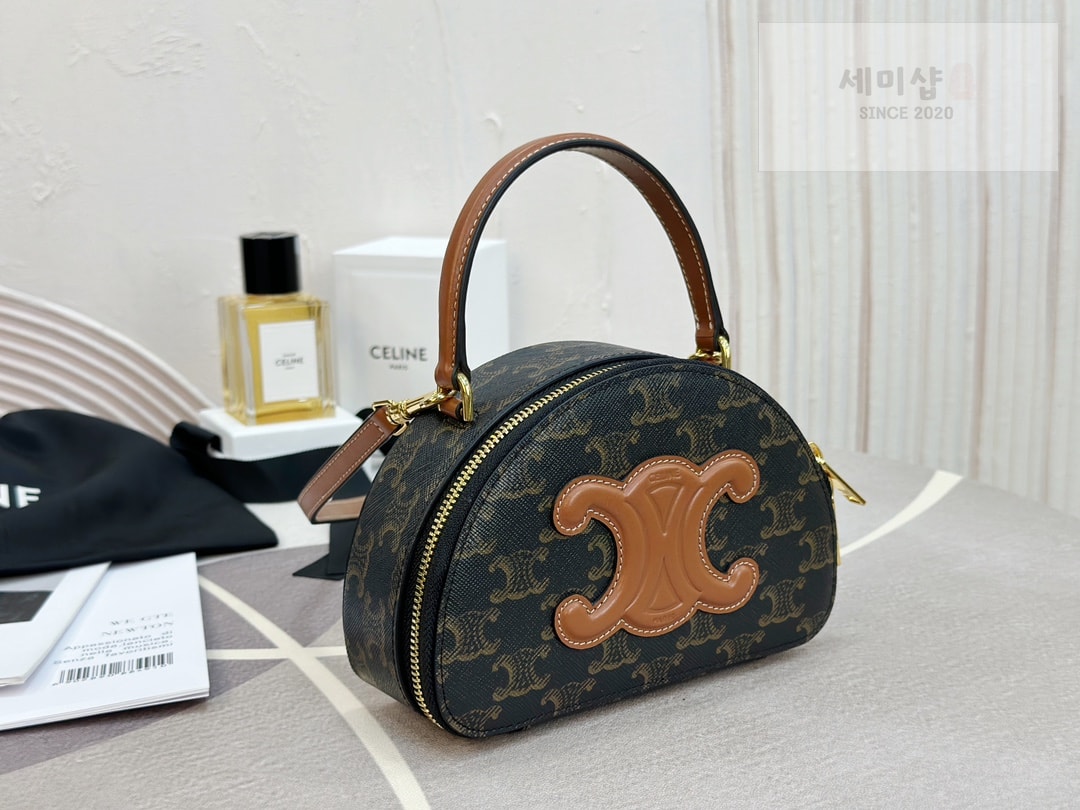 C E L I N E 셀린느 하프문 케이스 트리오페 캔버스 Bag 3번 이미지