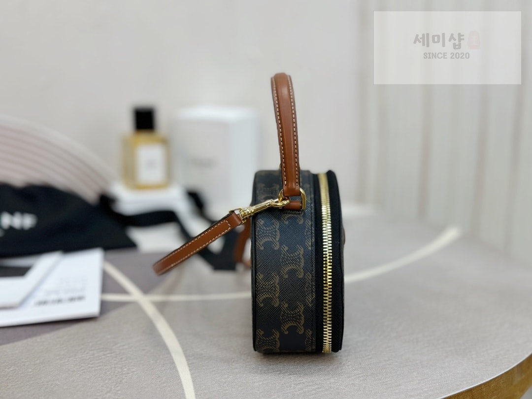 C E L I N E 셀린느 하프문 케이스 트리오페 캔버스 Bag 4번 이미지