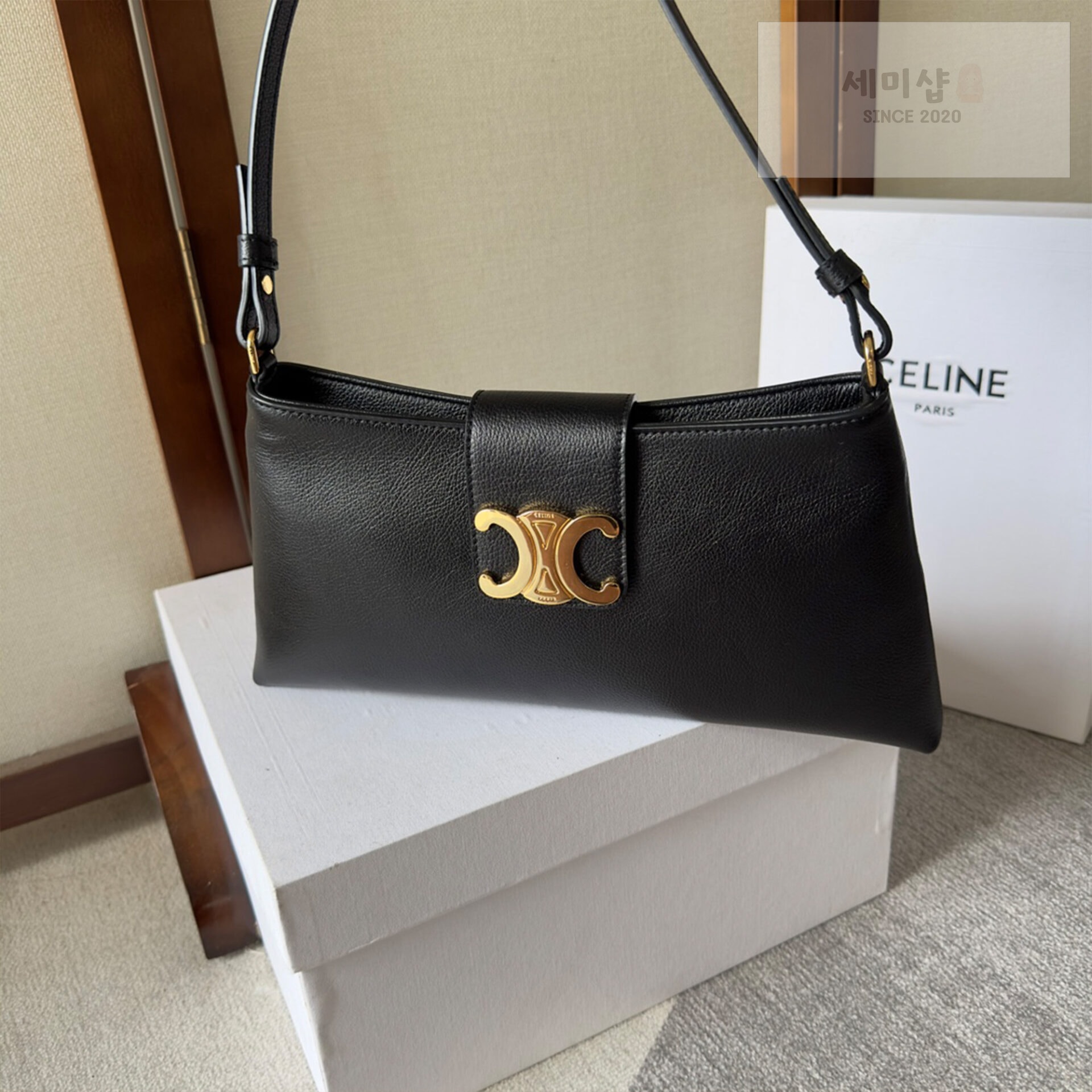C E L I N E 셀린 트리옹프 소프트 스무드 카프스킨 클러치 숄더백 31*15*2CM Bag 1번 이미지