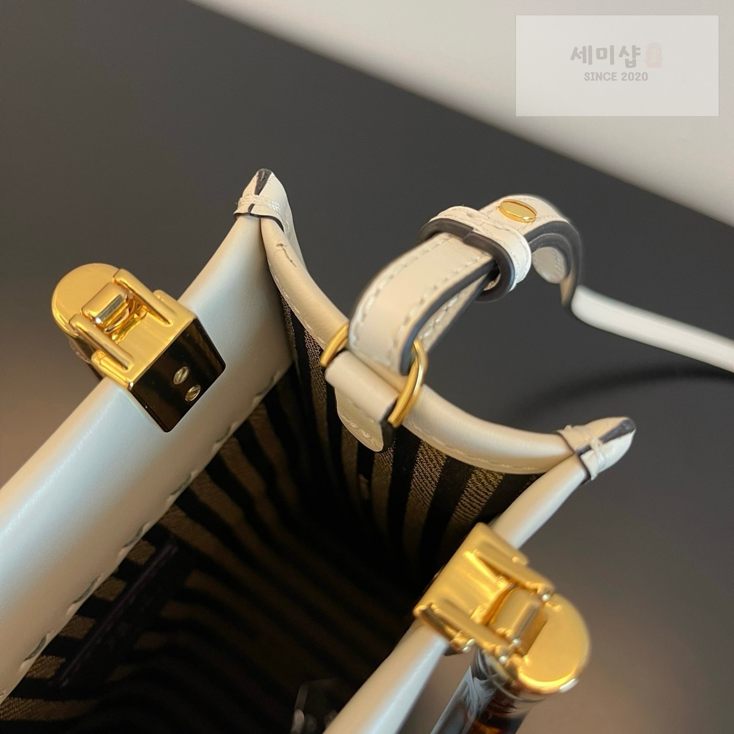 펜디 펜디 미니 션샤인 쇼퍼백 크림 Bag 7번 이미지