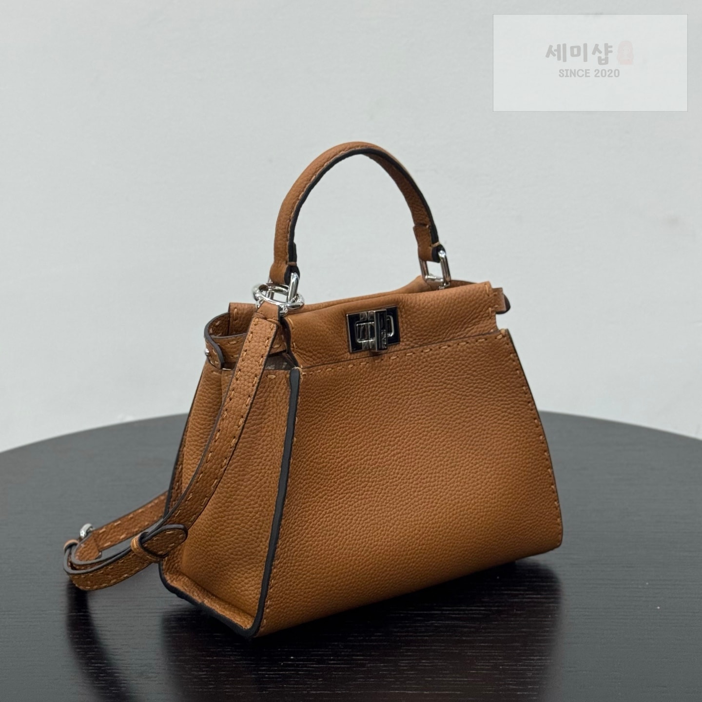 펜디 펜디 미니 피카부 아이씨 유 탄(브라운) Bag 2번 이미지