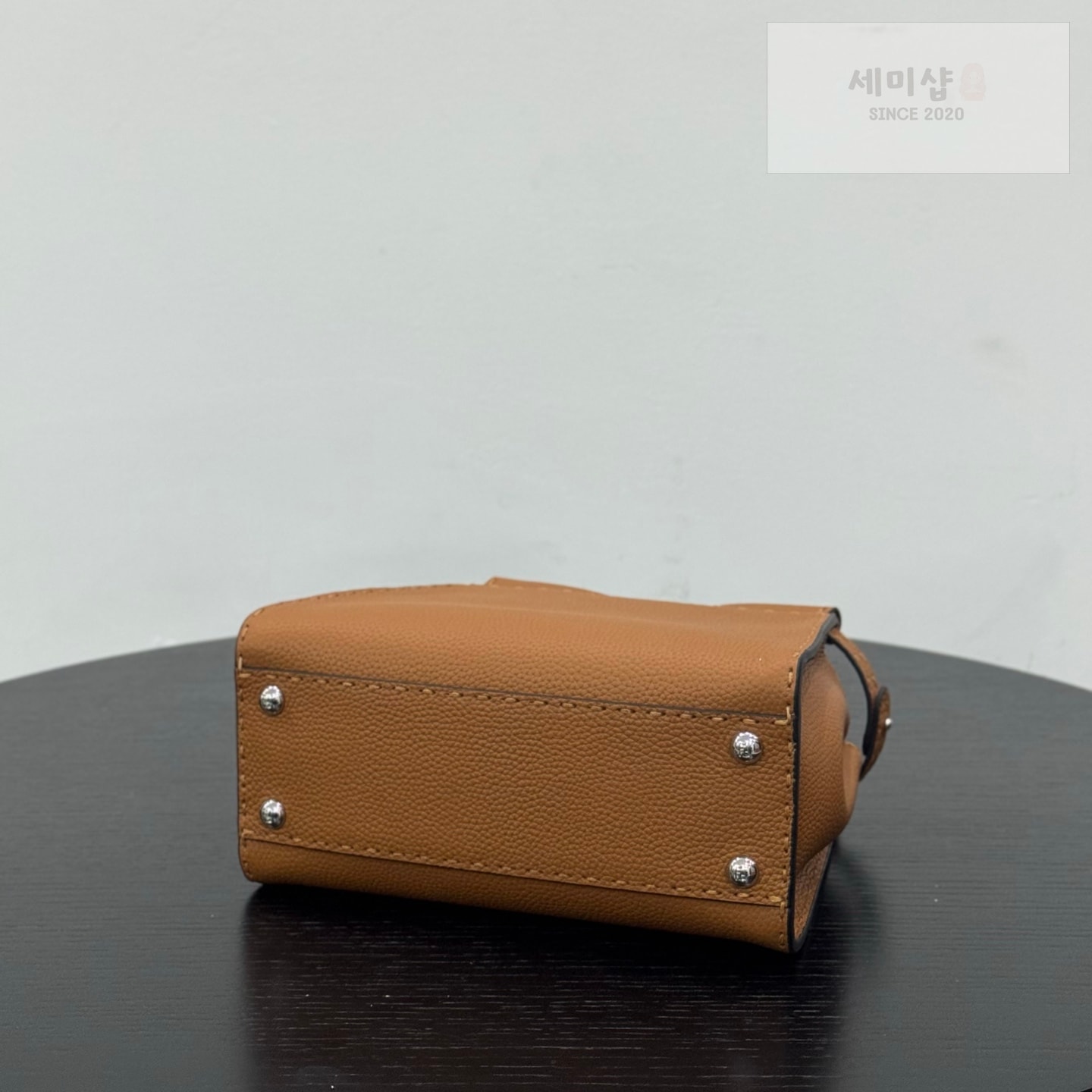 펜디 펜디 미니 피카부 아이씨 유 탄(브라운) Bag 3번 이미지