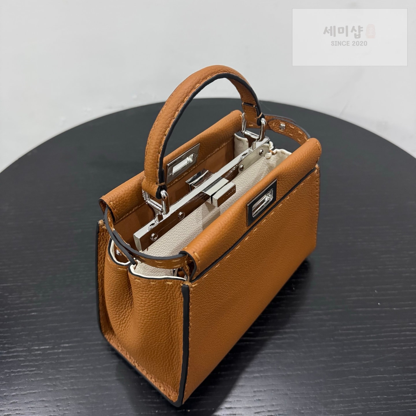 펜디 펜디 미니 피카부 아이씨 유 탄(브라운) Bag 7번 이미지