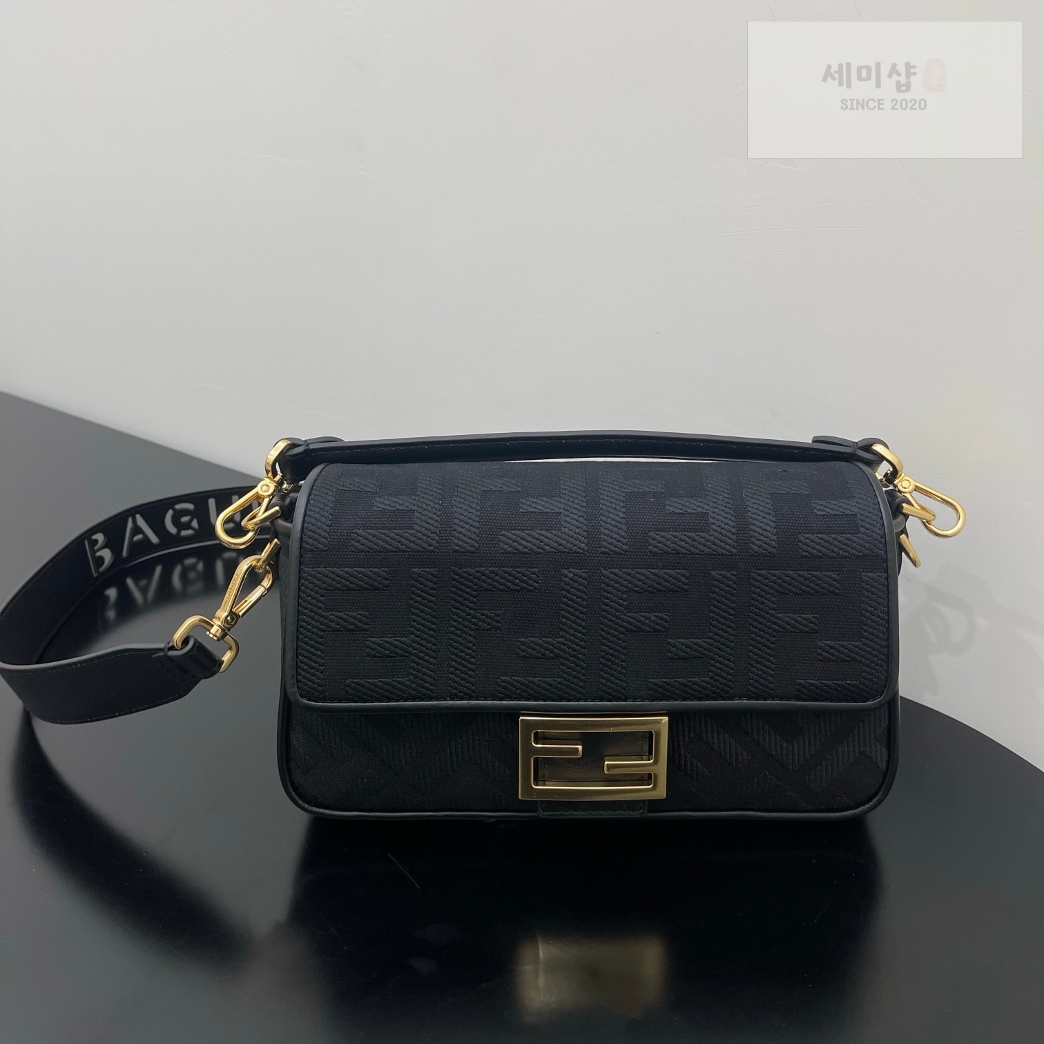 펜디 펜디 미디움 바게뜨 FF 3D 엠보스드 블랙 자카드 패브릭 Bag 1번 이미지