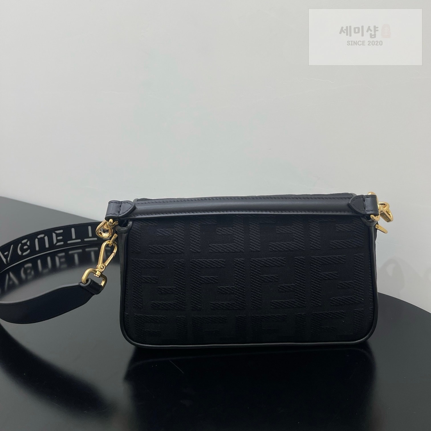 펜디 펜디 미디움 바게뜨 FF 3D 엠보스드 블랙 자카드 패브릭 Bag 2번 이미지