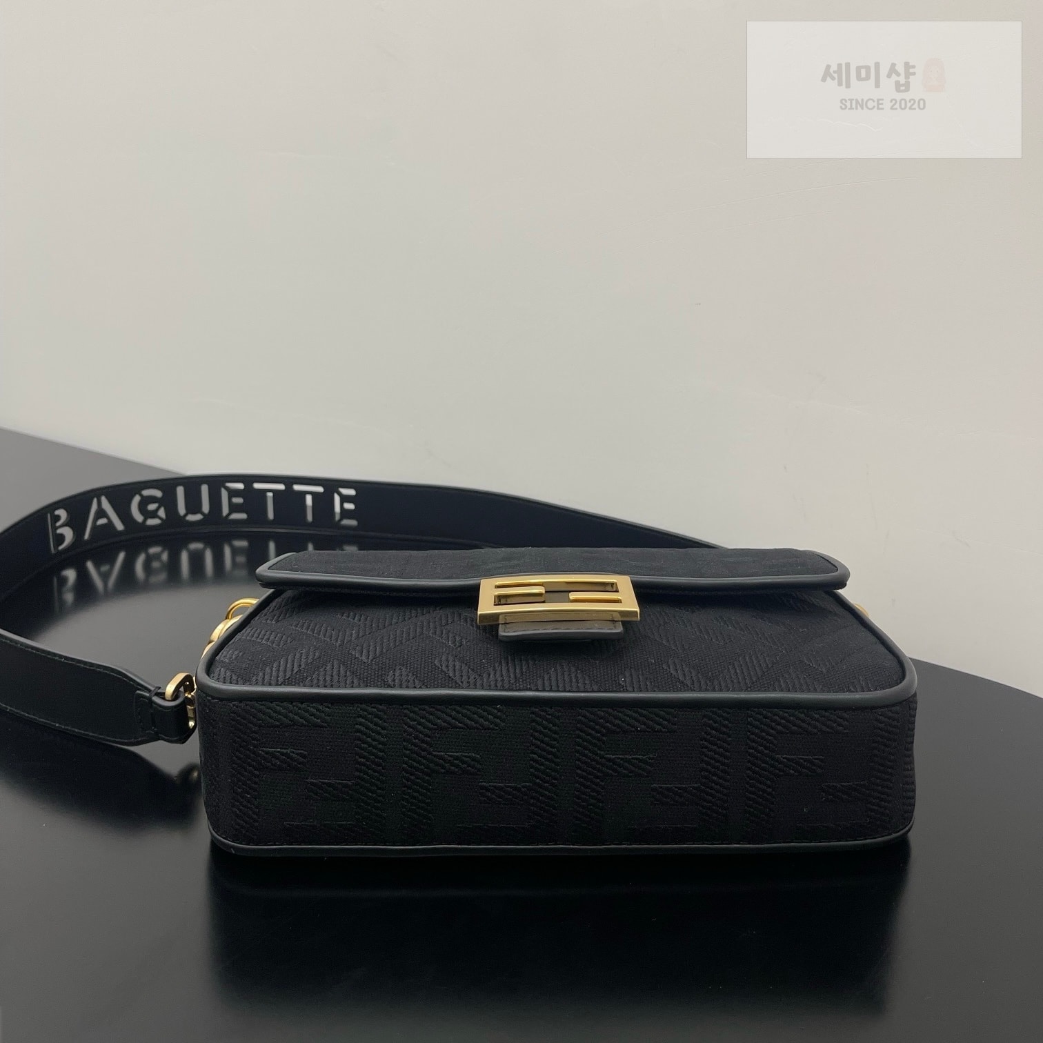 펜디 펜디 미디움 바게뜨 FF 3D 엠보스드 블랙 자카드 패브릭 Bag 4번 이미지