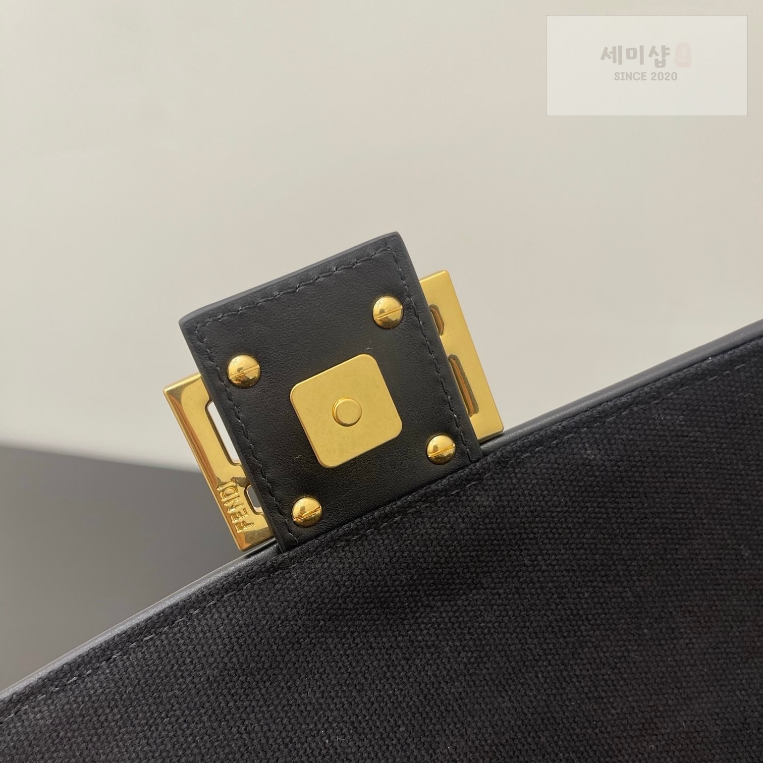 펜디 펜디 미디움 바게뜨 FF 3D 엠보스드 블랙 자카드 패브릭 Bag 7번 이미지