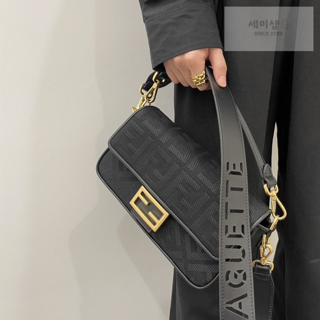 펜디 펜디 미디움 바게뜨 FF 3D 엠보스드 블랙 자카드 패브릭 Bag 8번 이미지