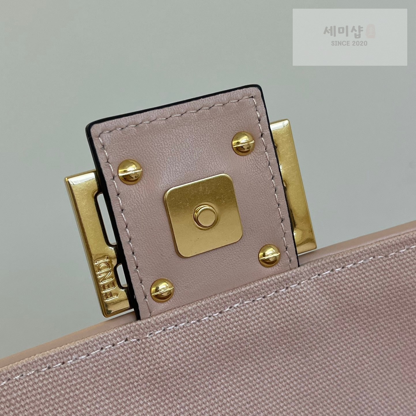 펜디 펜디 미디움 바게뜨 FF 3D 엠보스드 핑크 자카드 패브릭 Bag 7번 이미지