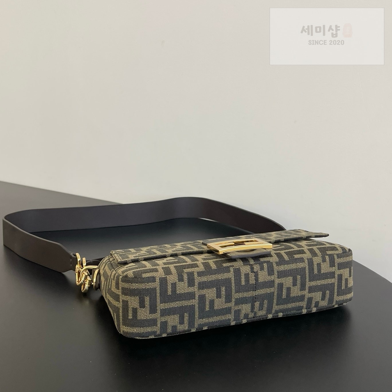 펜디 펜디 미디움 바게뜨 FF 3D 엠보스드 FF 자카드 캔버스 Bag 4번 이미지