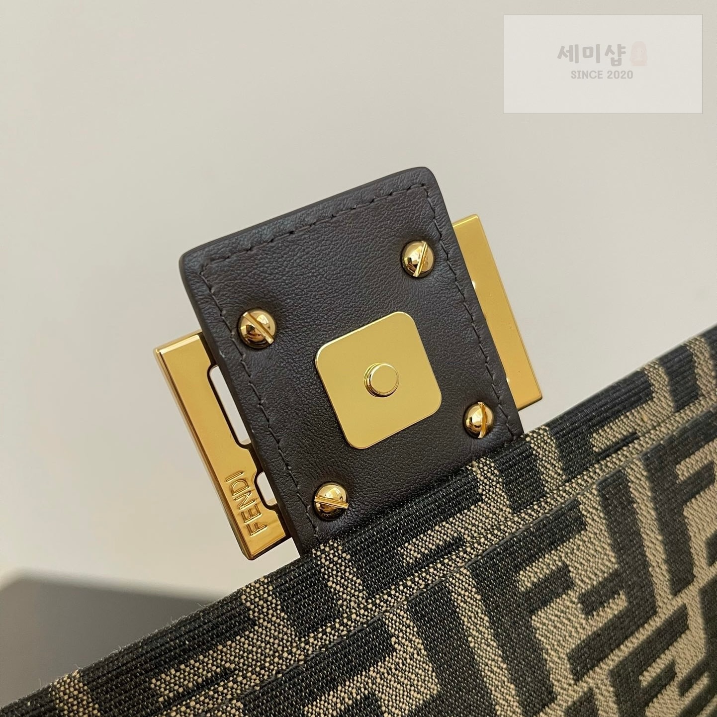 펜디 펜디 미디움 바게뜨 FF 3D 엠보스드 FF 자카드 캔버스 Bag 7번 이미지