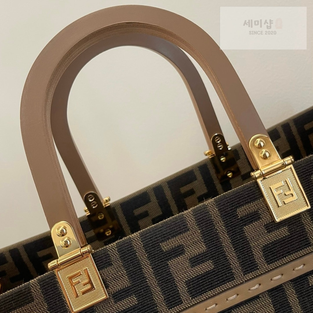 펜디 펜디 미디움 션샤인 쇼퍼백 FF 모노그램 Bag 5번 이미지
