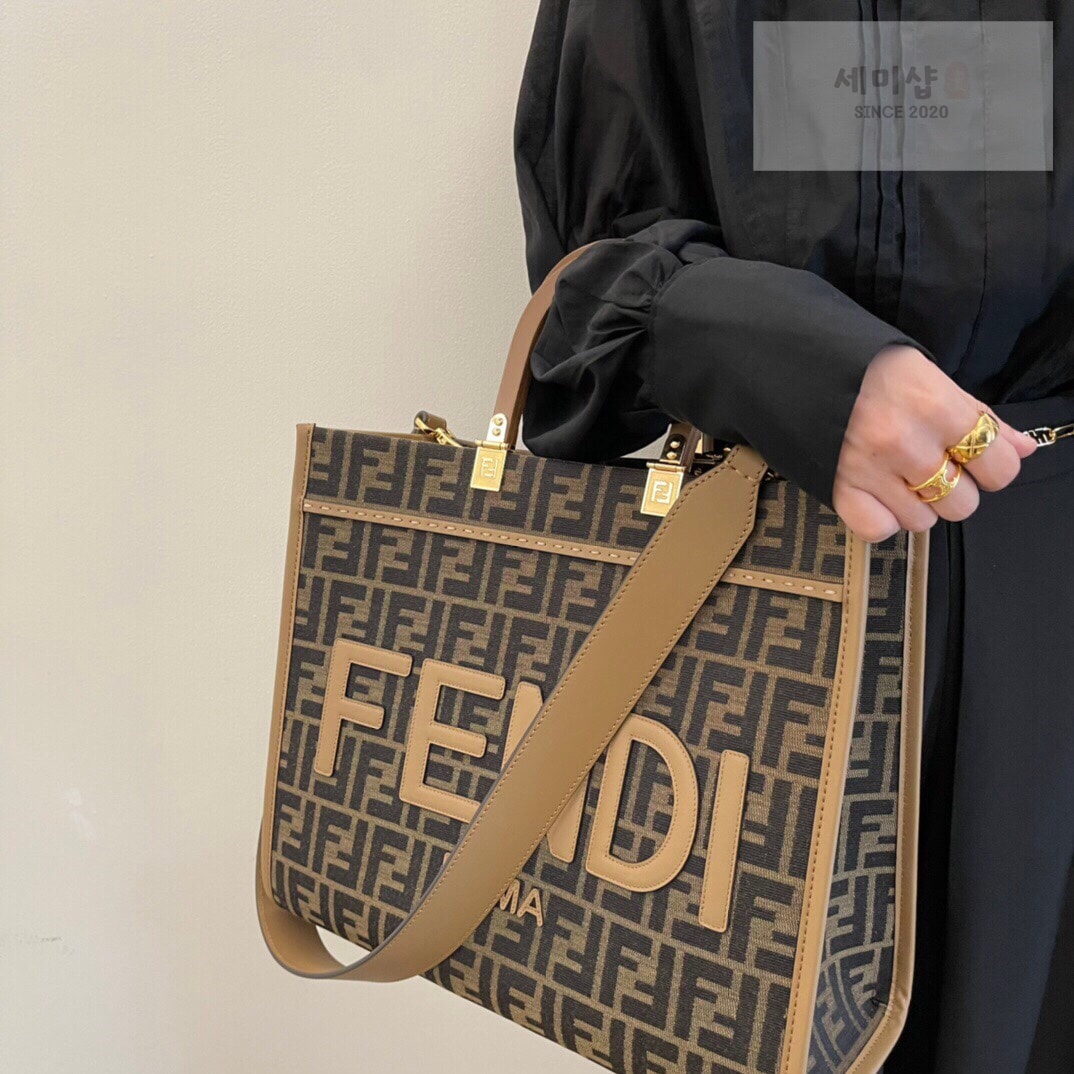 펜디 펜디 미디움 션샤인 쇼퍼백 FF 모노그램 Bag 8번 이미지