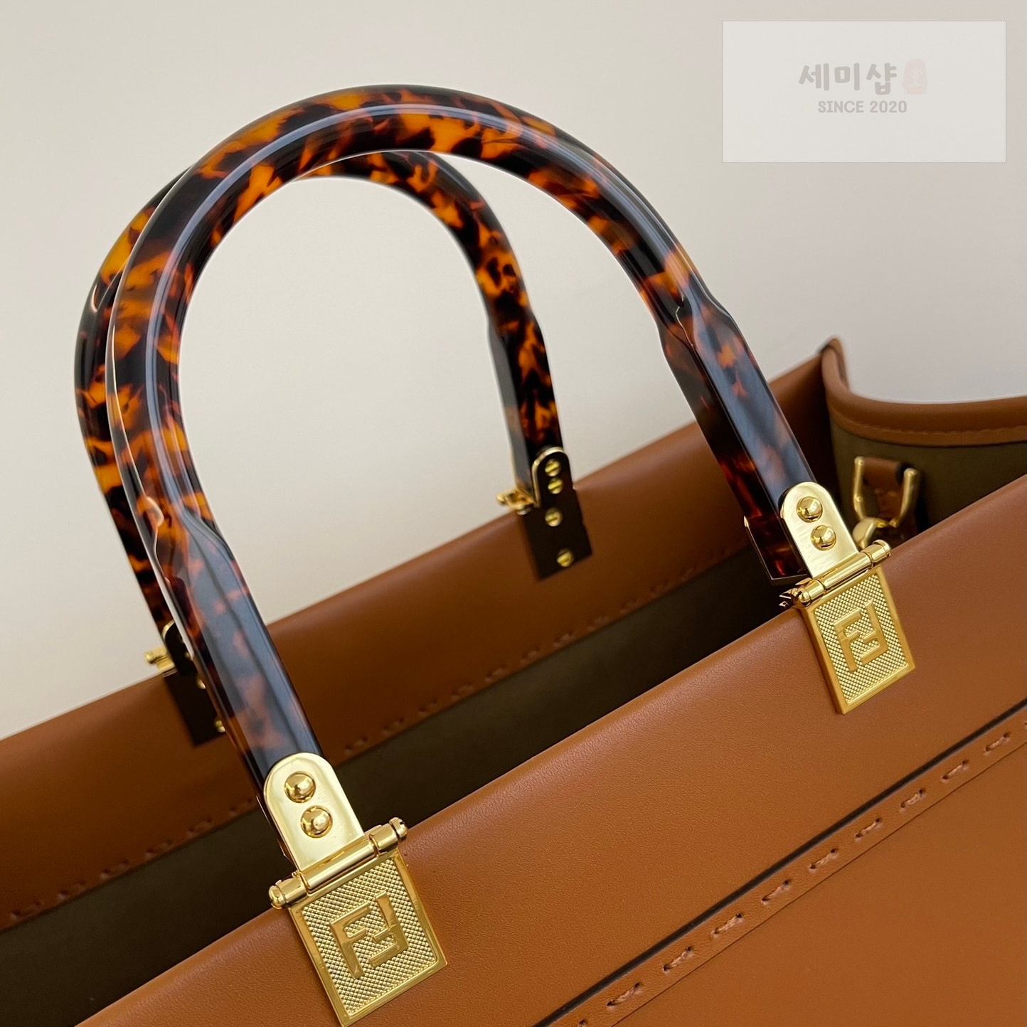 펜디 펜디 미디움 션샤인 쇼퍼백 카멜 Bag 4번 이미지