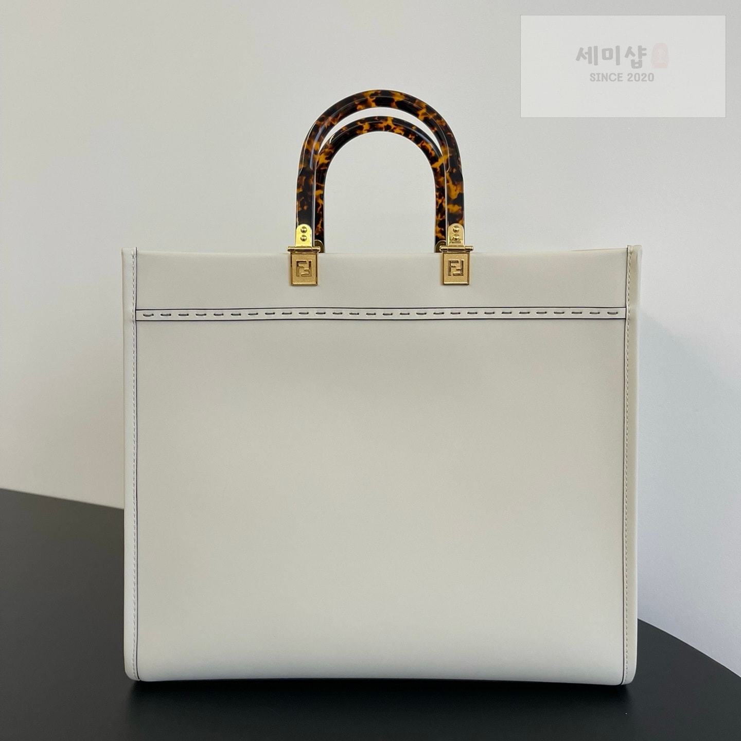 펜디 펜디 미디움 션샤인 쇼퍼백 크림 Bag 2번 이미지