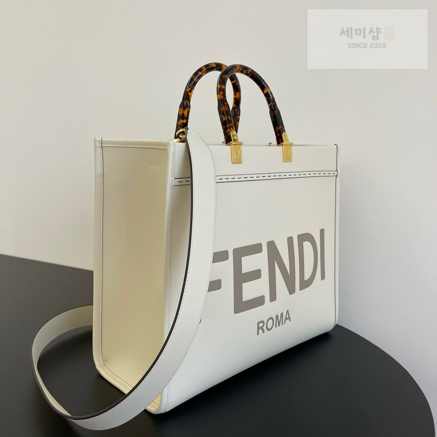 펜디 펜디 미디움 션샤인 쇼퍼백 크림 Bag 3번 이미지