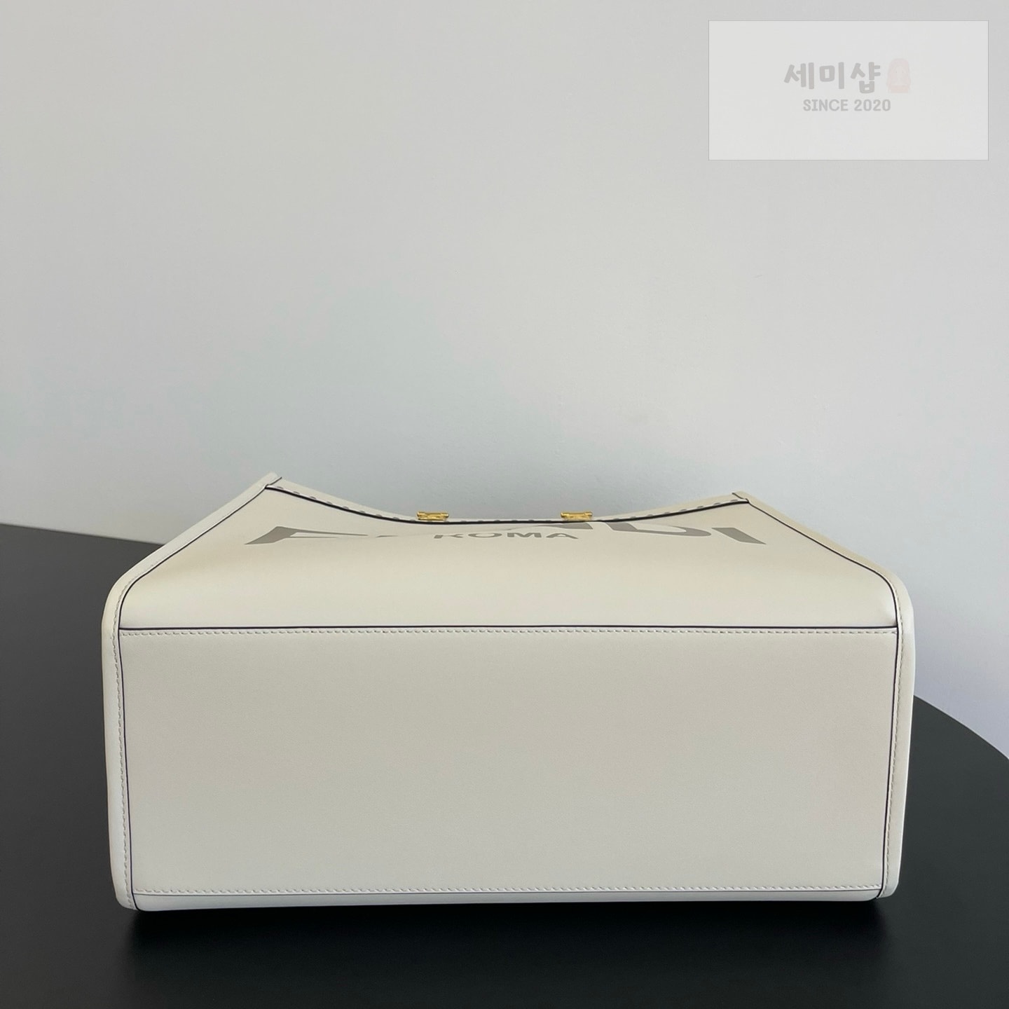 펜디 펜디 미디움 션샤인 쇼퍼백 크림 Bag 4번 이미지