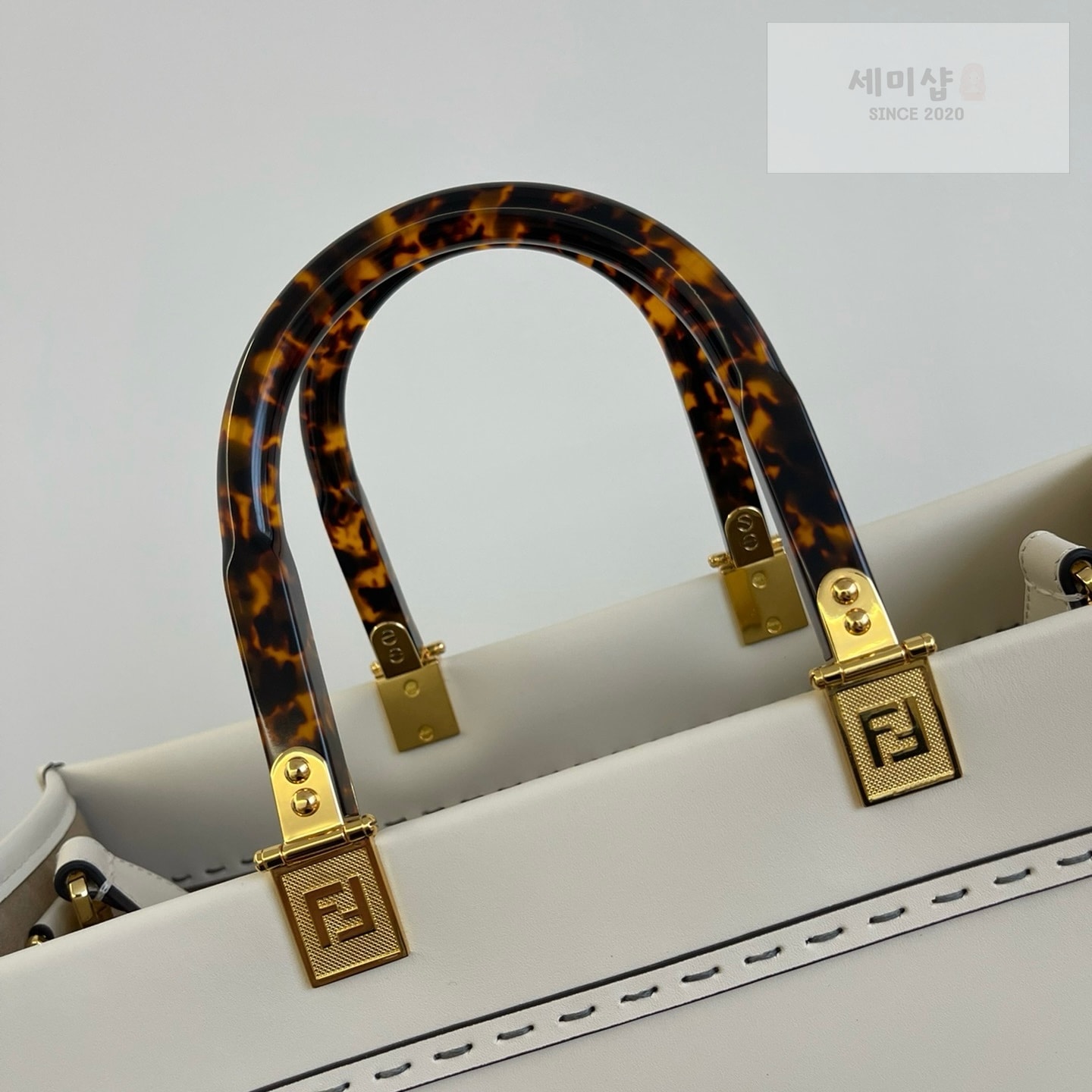 펜디 펜디 미디움 션샤인 쇼퍼백 크림 Bag 5번 이미지