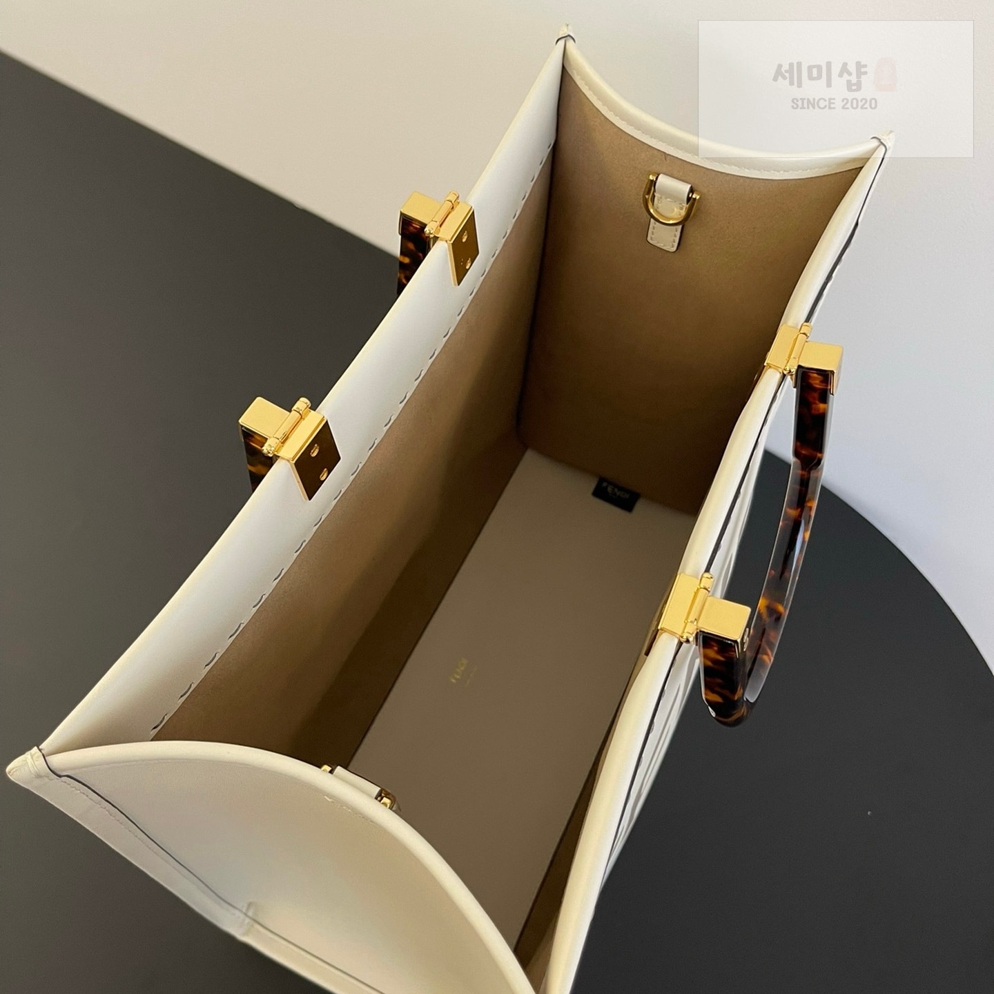 펜디 펜디 미디움 션샤인 쇼퍼백 크림 Bag 7번 이미지