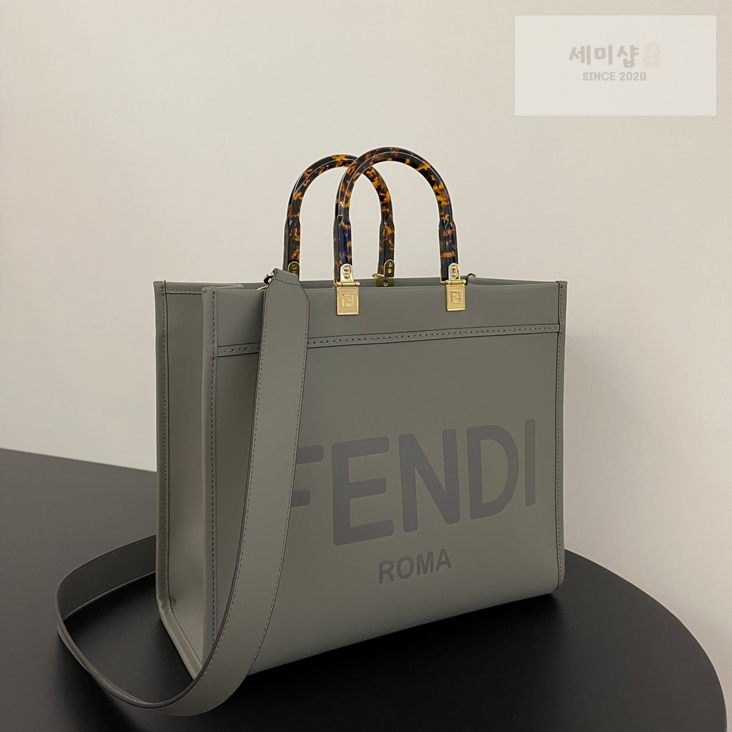 펜디 펜디 미디움 션샤인 쇼퍼백 그레이 Bag 3번 이미지