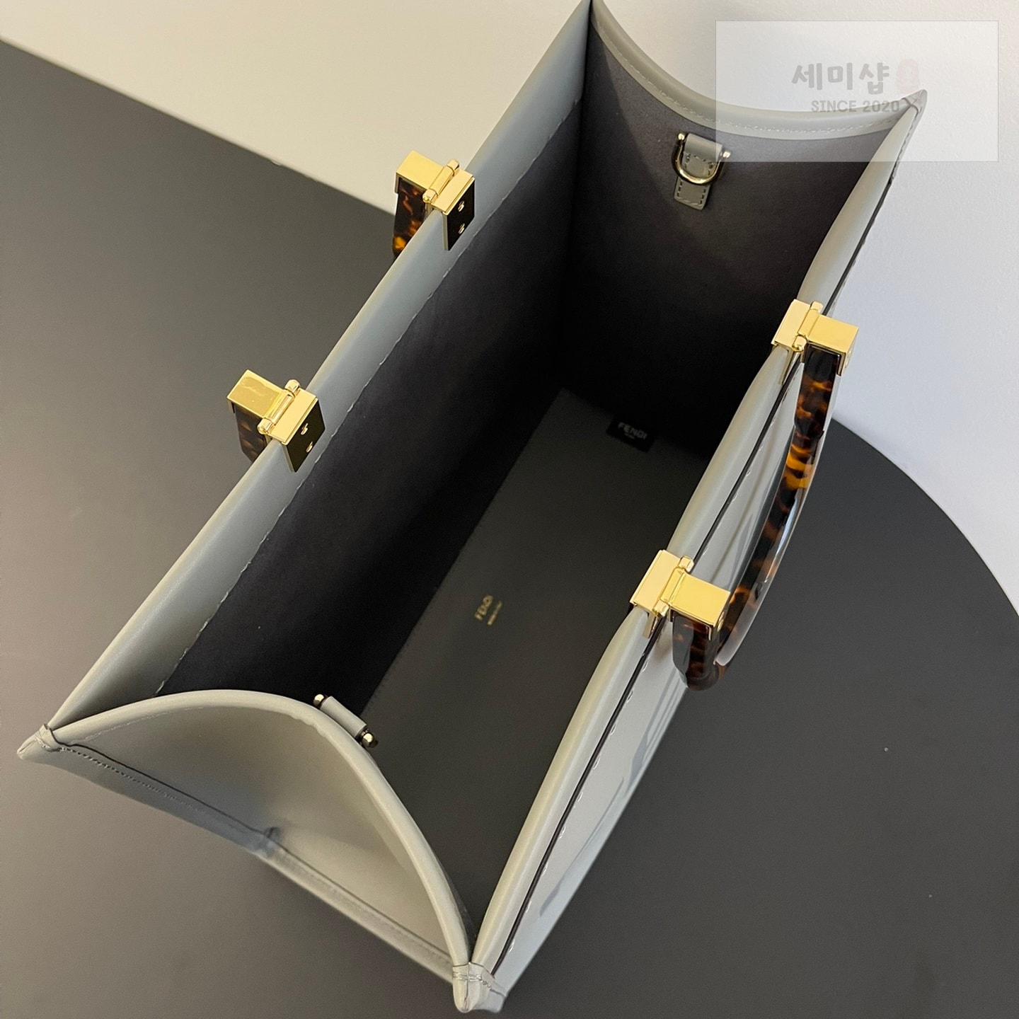 펜디 펜디 미디움 션샤인 쇼퍼백 그레이 Bag 7번 이미지