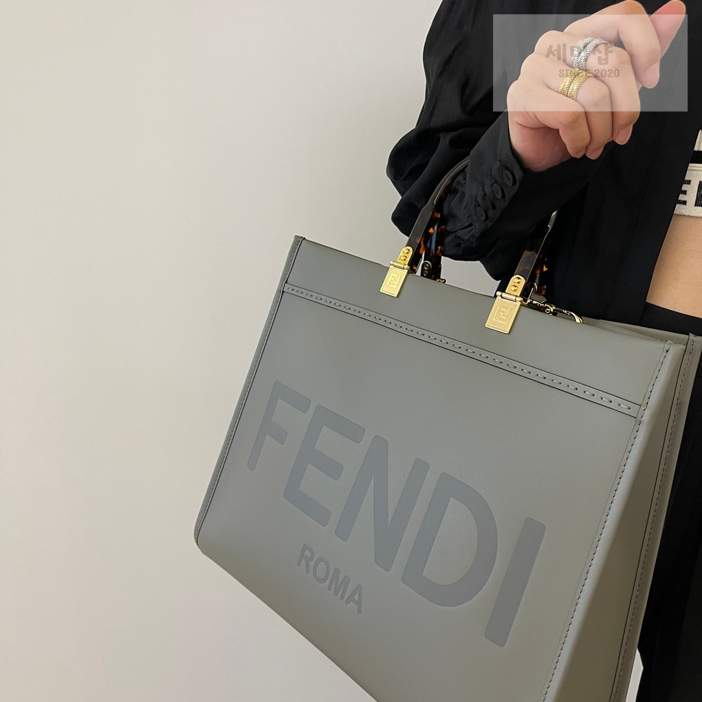 펜디 펜디 미디움 션샤인 쇼퍼백 그레이 Bag 8번 이미지