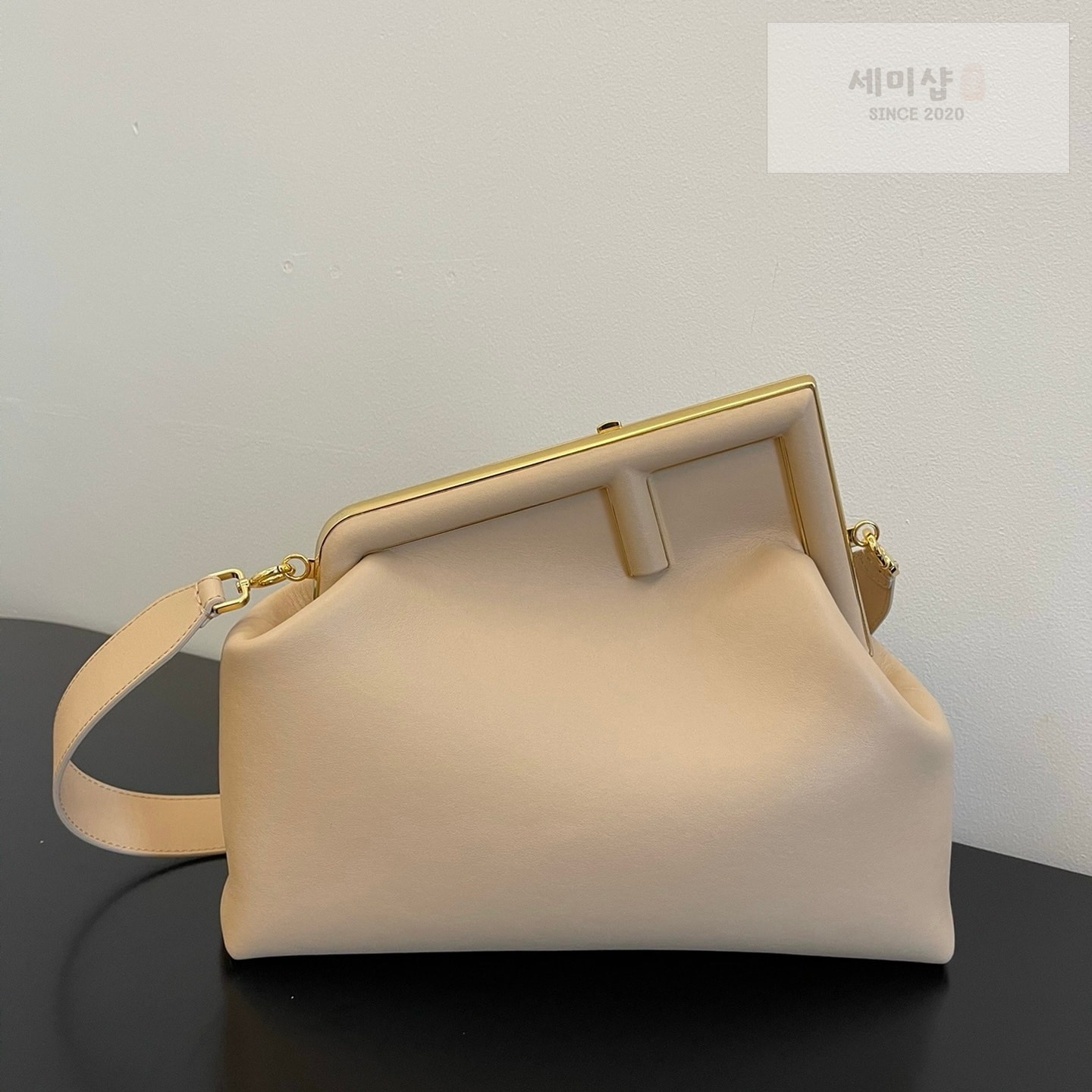 펜디 펜디 미디움 퍼스트백 라이트 베이지 Bag 1번 이미지