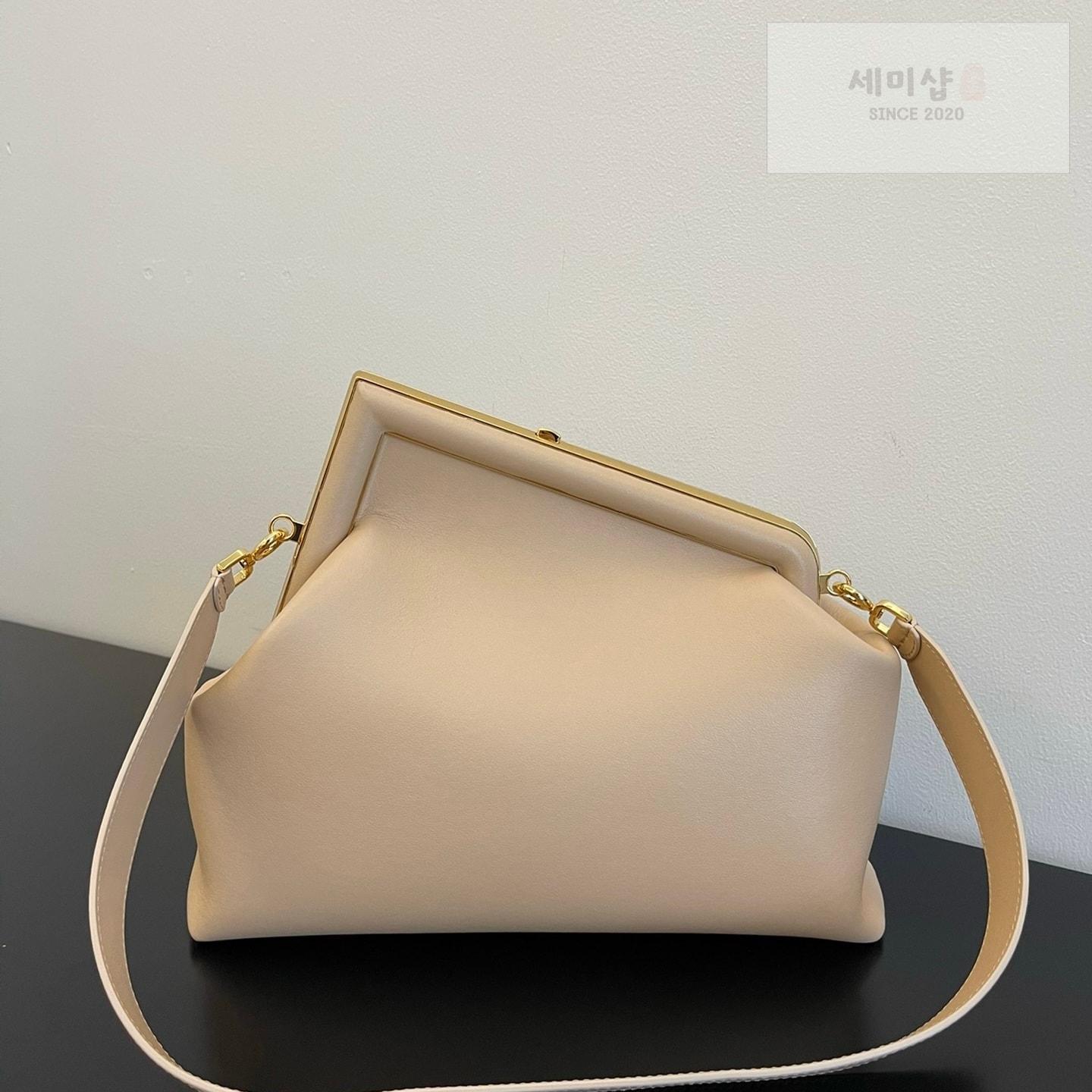 펜디 펜디 미디움 퍼스트백 라이트 베이지 Bag 2번 이미지