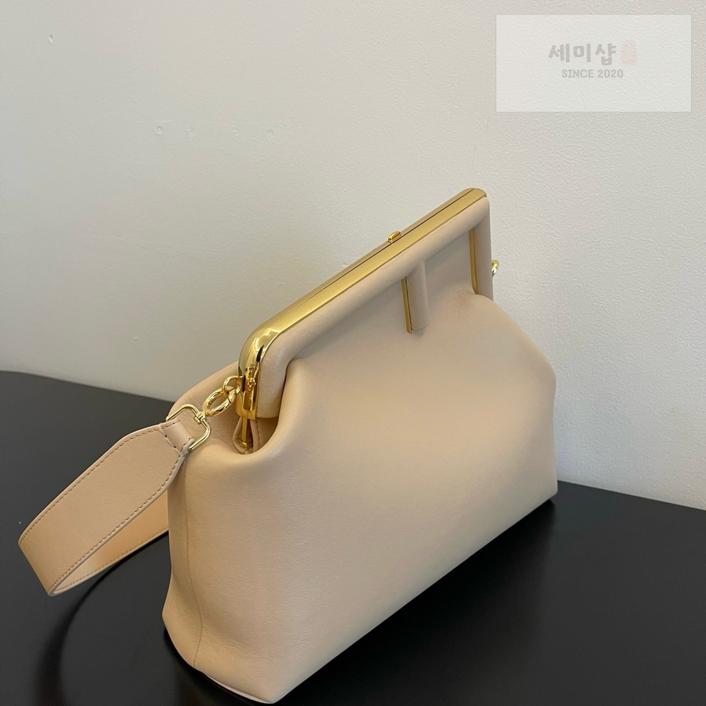 펜디 펜디 미디움 퍼스트백 라이트 베이지 Bag 3번 이미지